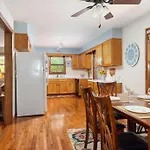 Chestnut Hill Retreat-Spacious-3 Miles To Downtown