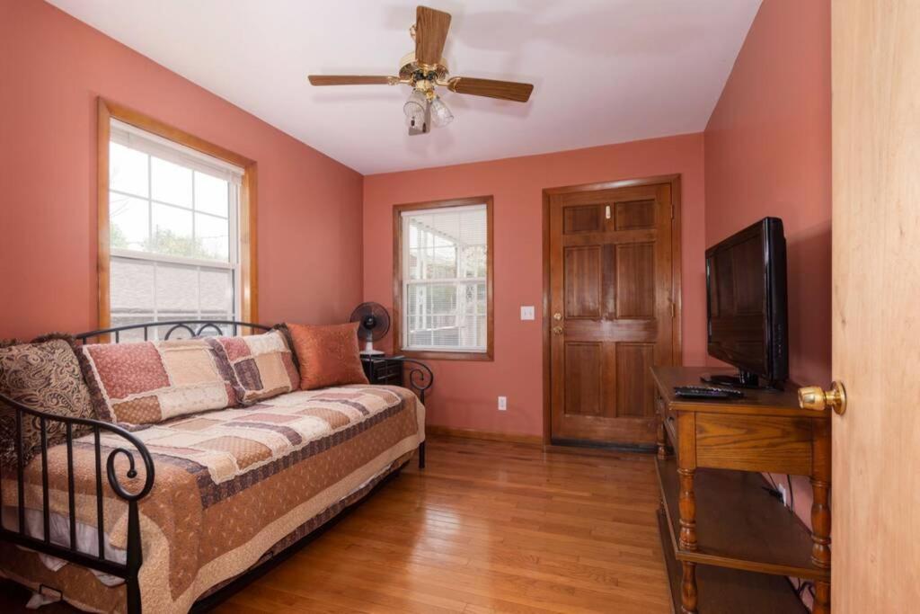 Chestnut Hill Retreat-spacious-3 Miles To Downtown Holiday home Asheville