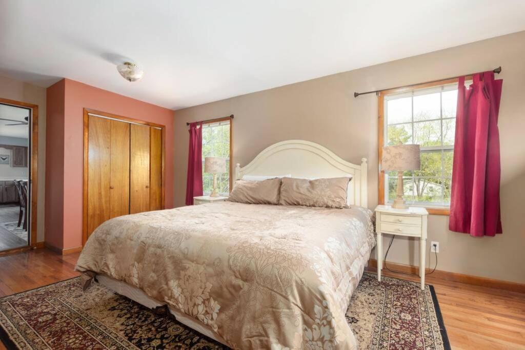Holiday home Chestnut Hill Retreat-spacious-3 Miles To Downtown *