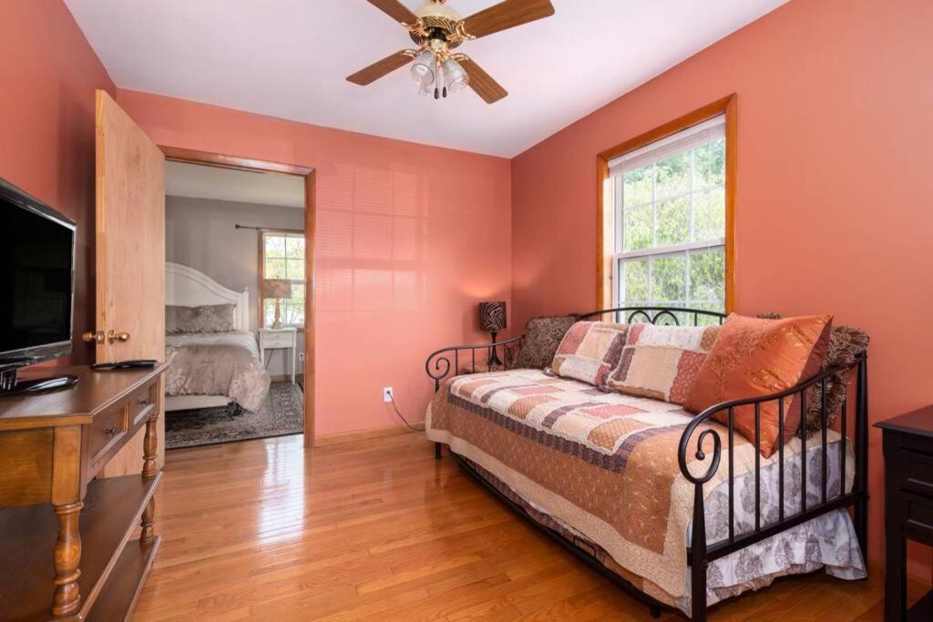 Chestnut Hill Retreat-spacious-3 Miles To Downtown Holiday home Asheville
